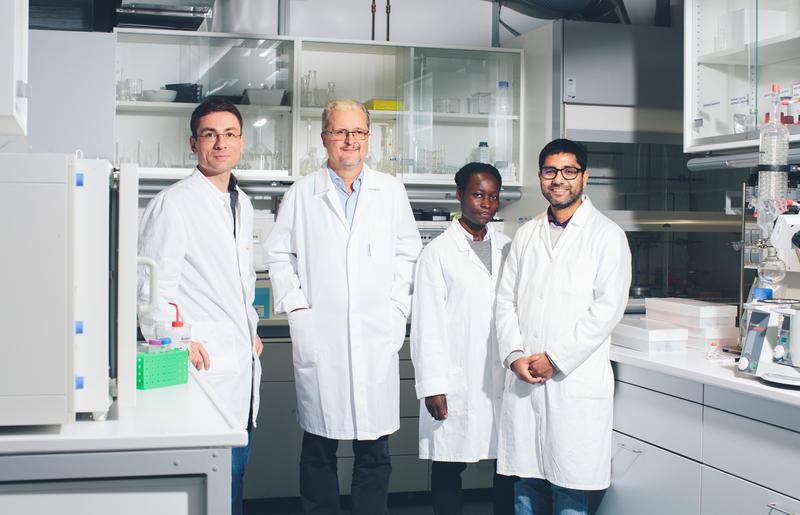 Researching at HZDR on nanoscale systems for diagnosis and therapy of cancer: Kristof Zarschler, Holger Stephan, Anne Nsubuga, Tanmaya Joshi (from left.) 