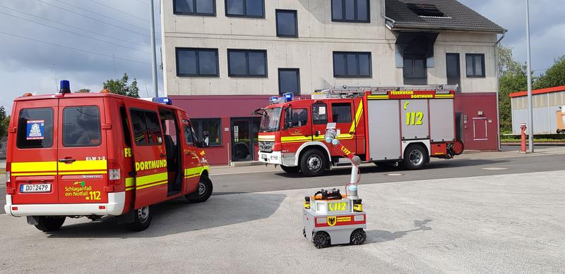 Ein entsprechend konzipierter Roboter – hier ein Eindruck vom Ausbildungszentrum der Feuerwehr Dortmund – könnte künftige Rettungseinsätze sicherer machen.