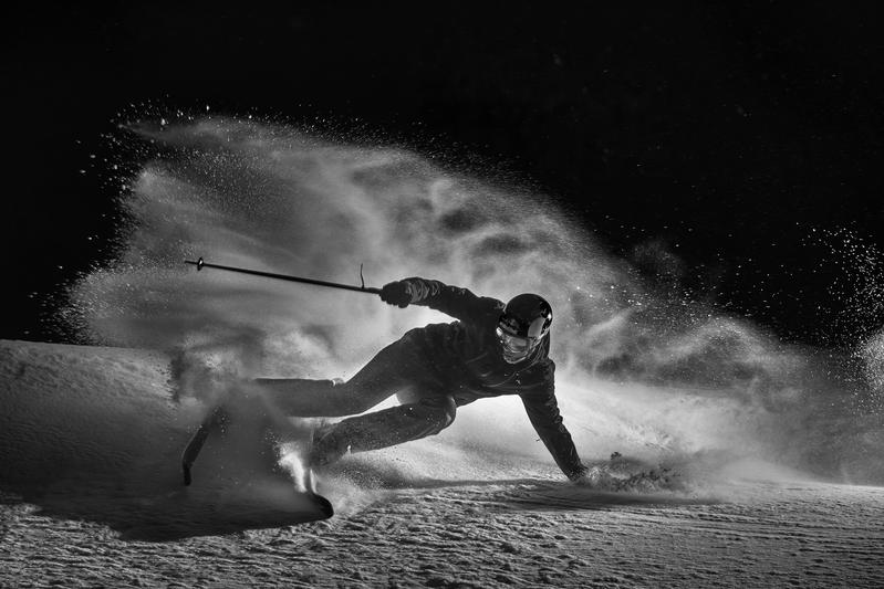 Beim Wintersport produziert der Körper jede Menge Feuchtigkeit. Neuartige Funktionskleidung sorgt trotzdem für ein angenehm warmes und trockenes Mikroklima.