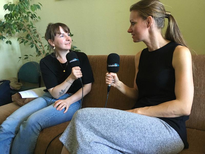 In der ersten Folge "TUCscicast" spricht Redakteurin Isabel Woop (l.) mit TU-Forscherin Dr. Isabell Winkler.