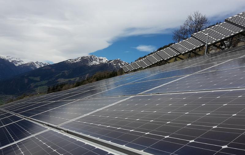 Höhenstrahlung, Sand, Luftfeuchtigkeit oder Schnee beeinflussen die Leistung von Solarmodulen. 