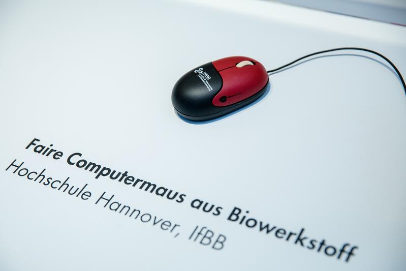 Die faire Computermaus aus Biowerkstoff ist noch bis Ende Januar im Quartier Zukunft der Deutschen Bank in Berlin ausgestellt.