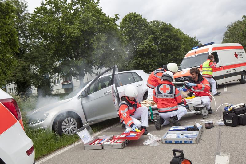 Traumatische Verletzungen, etwa bei einem Verkehrsunfall, gelten als häufigste Todesursache von Menschen unter 45 Jahren