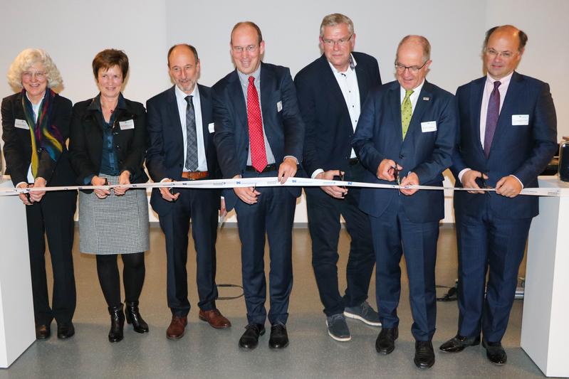 Von links: Dr. Karin Korn-Riedlinger (BMBF), Sigrid Rix-Diester (MKW), Prof. Dr. Eberhard Janssen, Prof. Dr. Dr. Alexander Prange, Hans-Wilhelm Reiners (OB ), Prof. Dr. Hans-Hennig von Grünberg