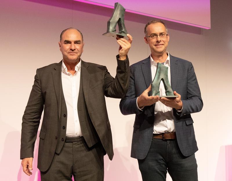  Peter Jakob (links) und Mark Griswold wurden von Siemens als Erfinder des Jahres 2018 geehrt. 