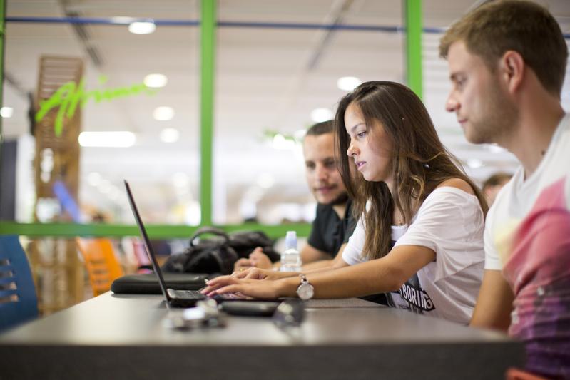 Das Orientierungsstudium TUKzero vermittelt Studierenden Einblicke in Studiengänge und in den Uni-Alltag auf dem Campus.