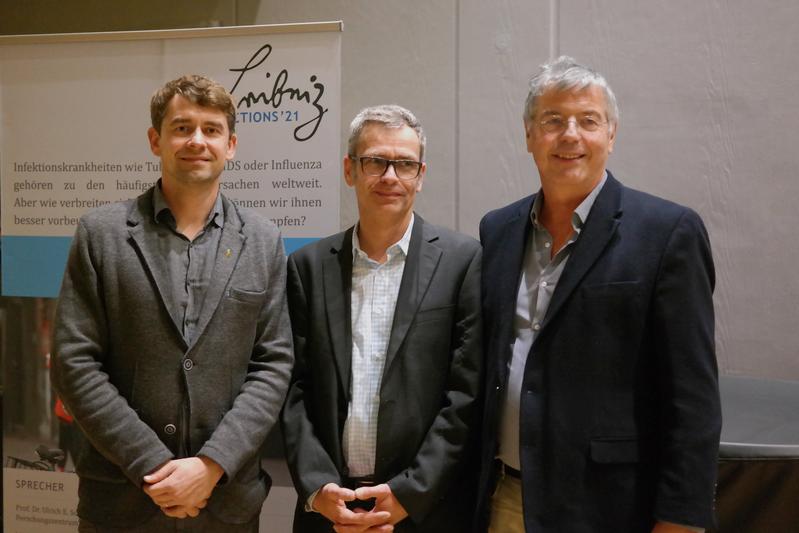 von links nach rechts: Prof. Dr. Johannes Krause, Prof. Dr. Ulrich Nübel, Prof. Dr. Dr. Rainer Sauerborn. 