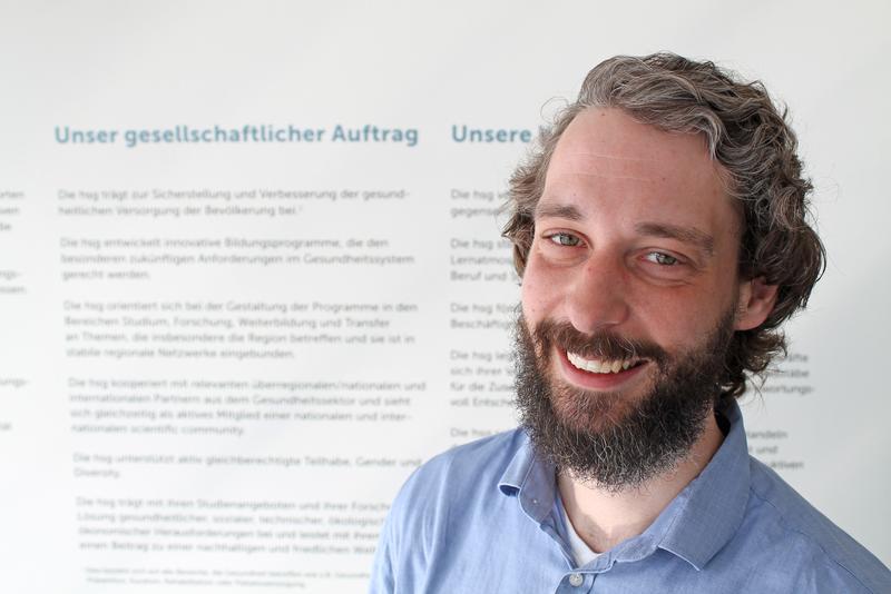 Daniel Simon, wissenschaftlicher Mitarbeiter an der hsg Bochum, beschäftigt sich mit der Frage, wie Beteiligungsverfahren durch den Einsatz von digitalen Methoden erweitert werden können.