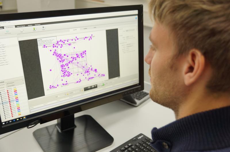 Mit der Eye-Tracker-Technik ist es möglich, Blickbewegungen zu erfassen und zu analysieren, um so Rückschlüsse auf das Lernverhalten zu ziehen.