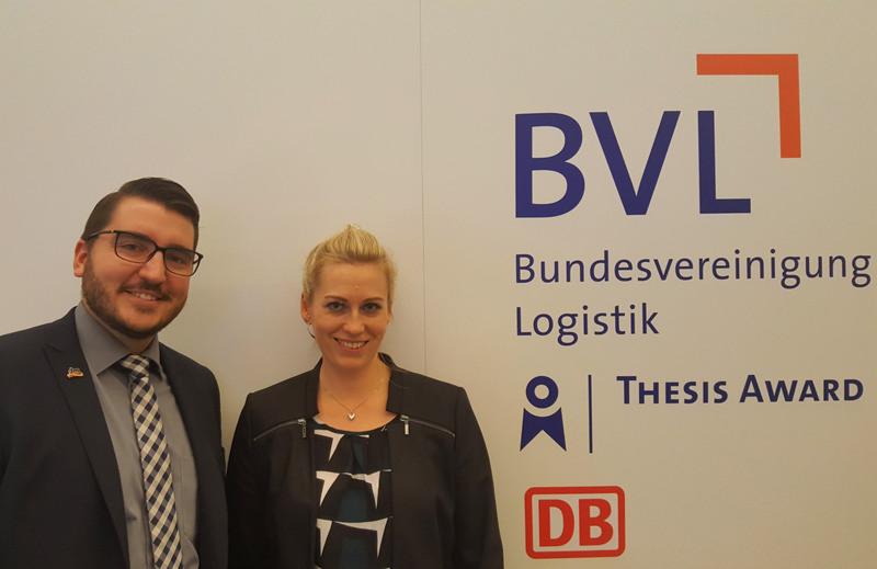 Florian Lichtenberger mit Studiengangskoordinatorin Annika Karger beim BVL-Logistik-Kongress