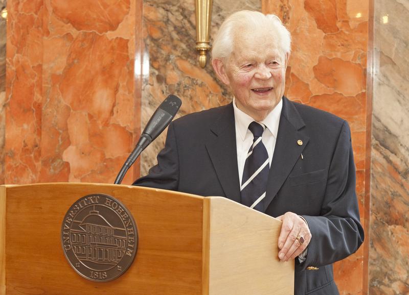 Prof. Dr. Dr. h.c. mult. Erwin M. Reisch, von 1986 bis 1990 Präsident der Universität Hohenheim, im Jahr 2014 bei der Verleihung der Ehrennadel der Universität Hohenheim.