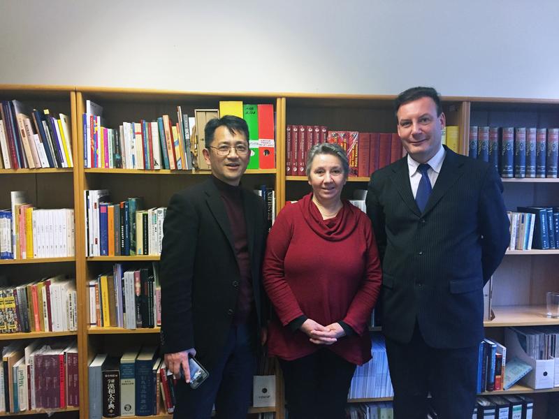 Dr. Georgeta Pourchot von der Virginia Tech University wurde an der Universität Witten/Herdecke von Prof. Kazuma Matoba und Prof. Martin Woesler begrüßt