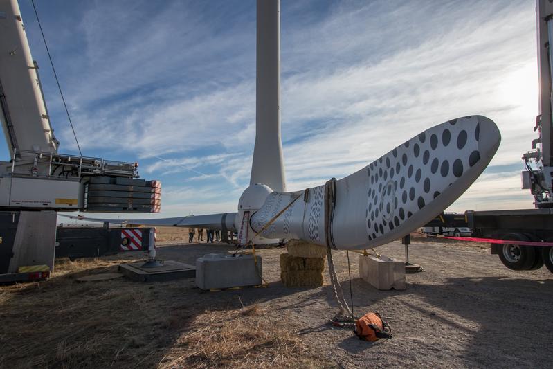 Installation of the `SmartBlades2` rotor blades.