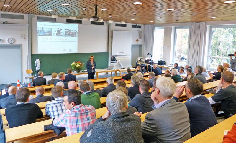 Die Dekanin der Fakultät Kunststofftechnik und Vermessung, Professorin Dr. Daniela Wenzel, eröffnete das Geodätische Kolloquium. 