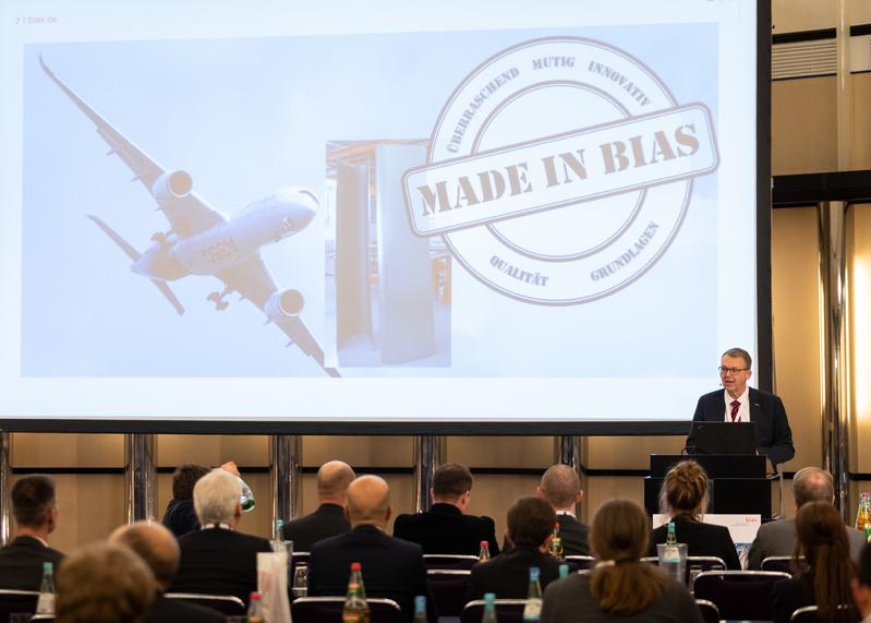 Prof. Frank Vollertsen, Geschäftsführer BIAS, präsentiert aktuelle Forschungen