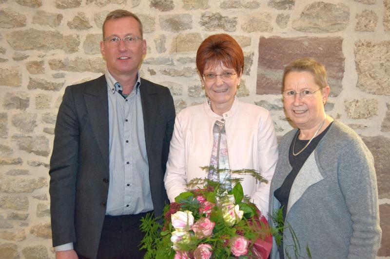 Von links: Senatssprecher Prof. Dr. Nicolai Miosge, Prof. Dr. Hiltraud Casper-Hehne und Universitätspräsidentin Prof. Dr. Ulrike Beisiegel.