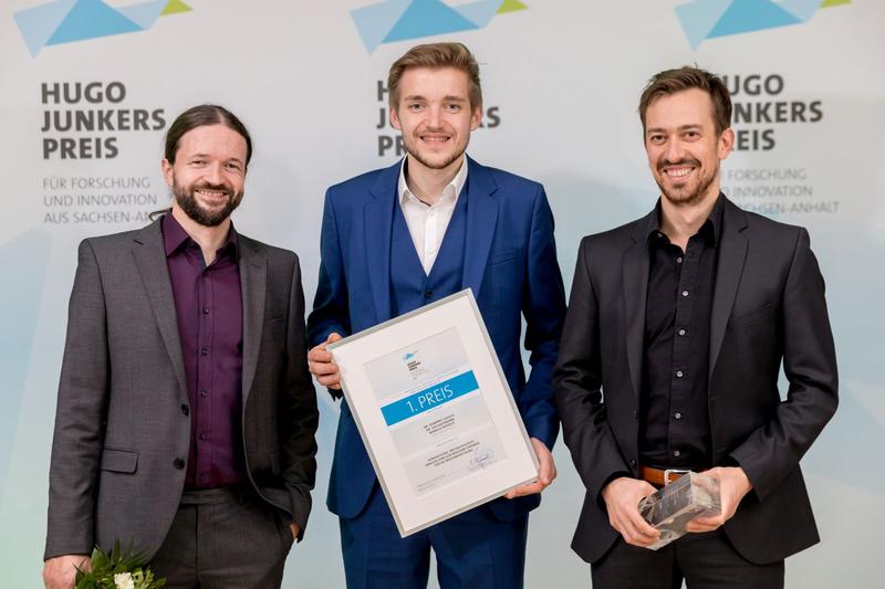 Dominik Lausch (rechts) und sein Team wurden für die innovativste Produktentwicklung ausgezeichnet. 