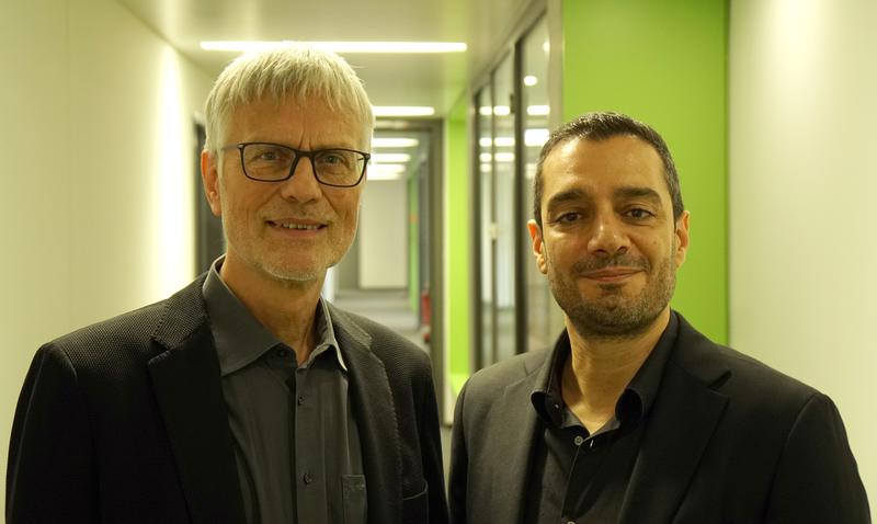 Prof. Dr. Reinhold Hedtke (l.) und Mahir Gökbudak. (r.) 