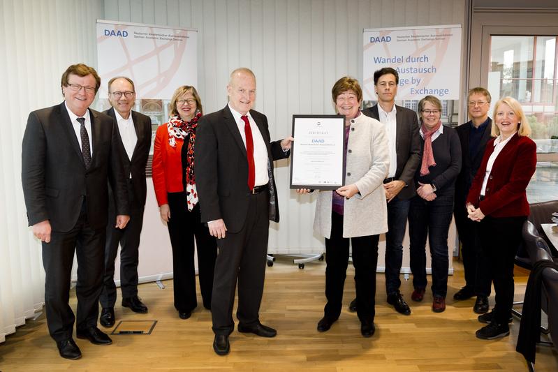Zertifikatsübergabe an DAAD-Generalsekretärin Dr. Dorothea Rüland am 17. Dezember 2018 in Bonn