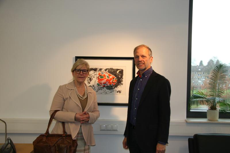 Prof. Dr. Jörg Overmann von der DSMZ und Dr. Anja Hesse, Wissenschaftsdezernentin der Stadt Braunschweig