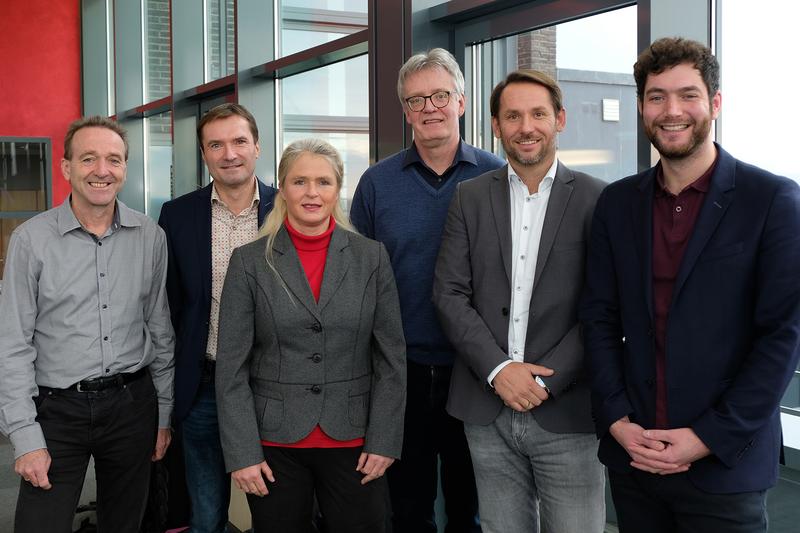 Prof. Dr.-Ing. Franz Kummert (Uni Bi), Bernhard Neugebauer (Sennestadt GmbH), Prof. Dr.-Ing. Grit Behrens, Prof. Dr. Sebastian Bamberg (beide FH Bi), Dirk Brunnert (Vonovia) und Marc Wübbenhorst. 