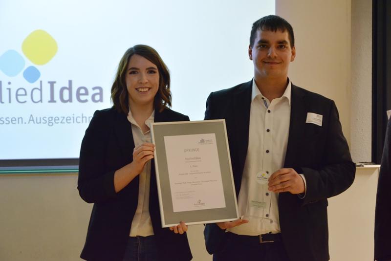 Elisabeth Kunz und Alexander Pfaff nahmen den 1. Preis des AppliedIdea-Ideenwettbewerbs entgegen.
