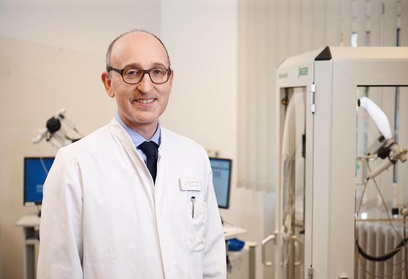 Mit der Professur übernimmt Prof. Koschel auch die Bereichsleitung Pneumologie an der Medizinischen Klinik I des Dresdner Uniklinikums. Gleichzeitig bleibt er Chefarzt am Fachkrankenhaus Coswig.
