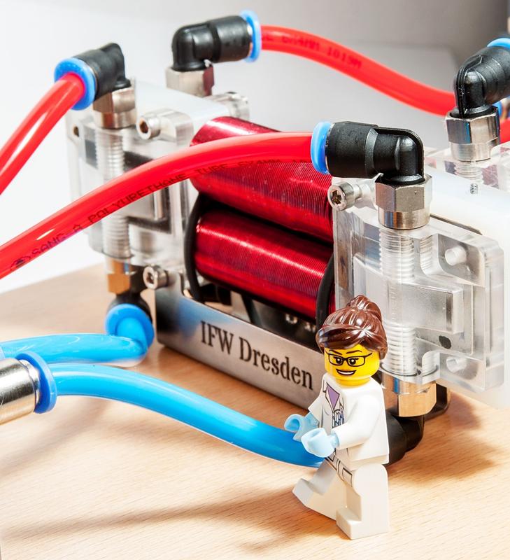 Thermomagnetic generator on a laboratory scale