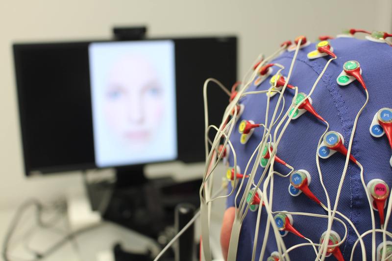 Probanden bei einer EEG-Testung