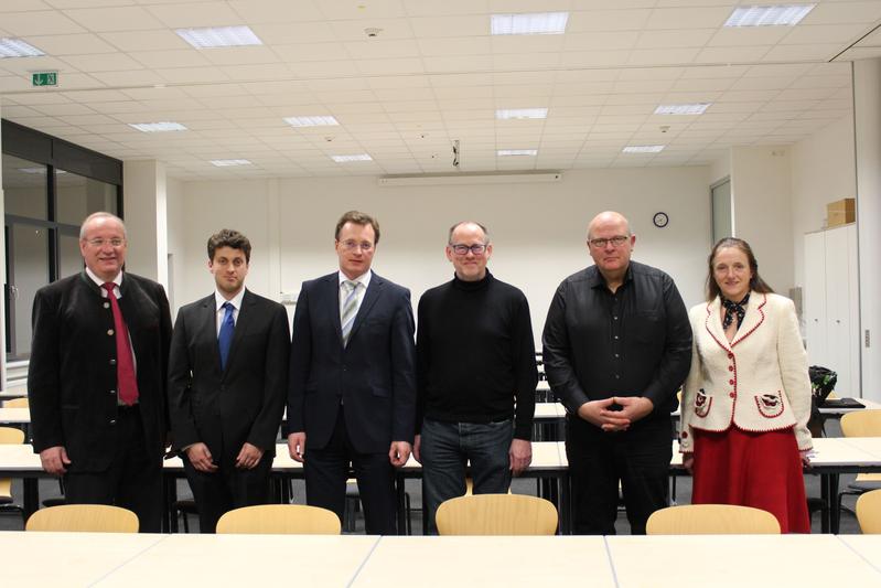 Landrat Franz Löffler, Alexander Stöger, Prof. Wolfgang Aumer, THD-Präsident Prof. Peter Sperber, Prof. Peter Firsching, und Karin Bucher, Bürgermeisterin der Stadt Cham