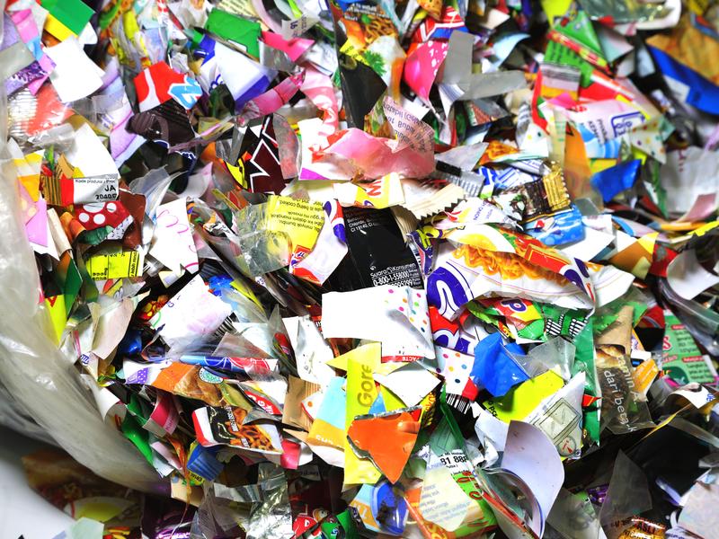 Verpackungen bestehen typischerweise aus Mehrschichtlaminatfolien, wodurch das Recycling zu hochwertigen und reinen Polymeren bislang nicht möglich war