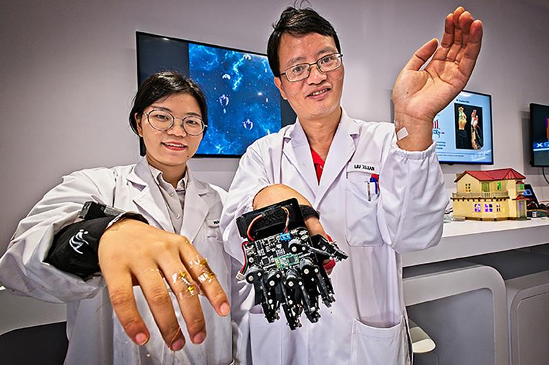 Die NTU Singapur und das MPI für Kolloid- und Grenzflächenforschung haben ein gemeinsames Labor gestartet, dass Forschung an „Künstlichen Sinnen“ für die Robotik und das Gesundheitswesen durchführt.