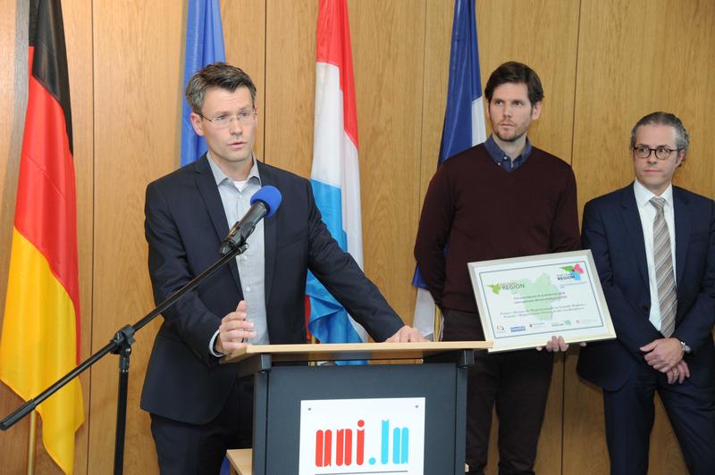 Professor Andreas Keller (links) und Professor Reijko Krüger (rechts) bei der Preisverleihung in Luxemburg. 