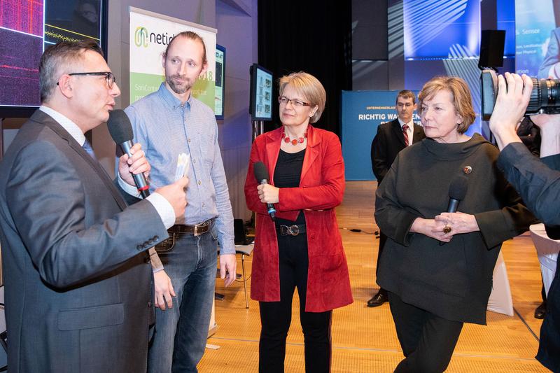 Innovationspreis NÖ. Teams der FH St. Pölten bei der Preisverleihung.