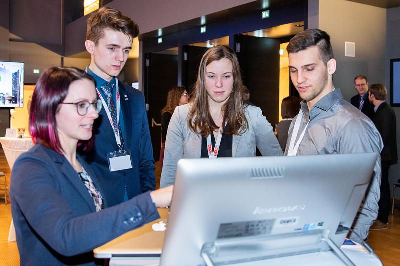 Innovationspreis NÖ. Teams der FH St. Pölten bei der Preisverleihung.