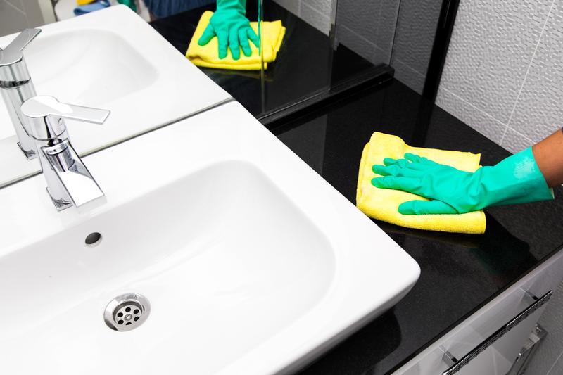Cleaning surfaces with disinfectants disturbs the natural species composition of the microorganisms present. Individual species can profit from this and multiply strongly.