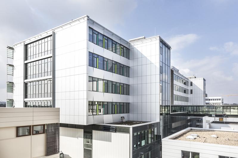Heute hat das Fraunhofer IPA gemeinsam mit vier weiteren Fraunhofer-Instituten seinen Hauptsitz in der Nobelstraße 12 in Stuttgart-Vaihingen.