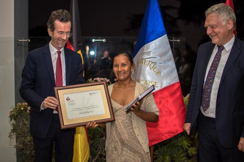 Regenwaldaktivistin Liz Chicaje Churay in Lima mit dem Deutsch-Französischen Menschenrechtspreis ausgezeichnet