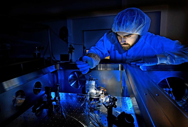Entwicklung neuer Überhöhungs-Resonatoren im Labor für Attosekundenphysik
