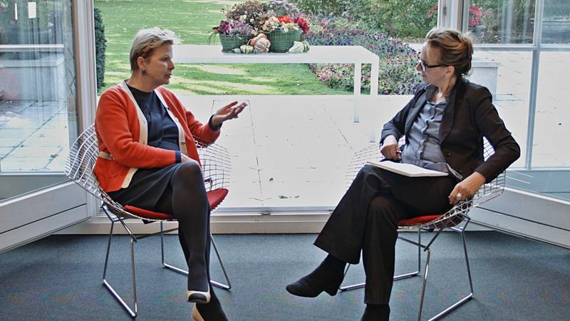 Ulrike Detmers (l.) in conversation with Ruth Hagengruber about the outstanding achievements of women in the past and present.