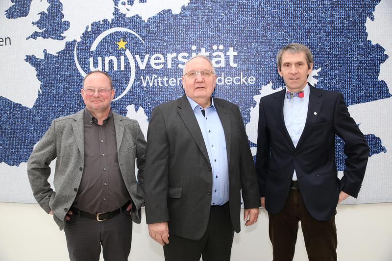vlnr.: Prof. Dr. Claus Volkenandt, Prof. Winfried Pinninghoff und Prof. D.r Martin Butzlaff (Präsident der Universität Witten/Herdecke)