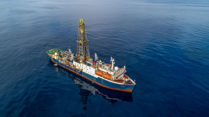 Das US-amerikanische Bohrschiff "JOIDES Resolution" führt Expeditionen durch im Rahmen des  International Ocean Discovery Program (IODP).