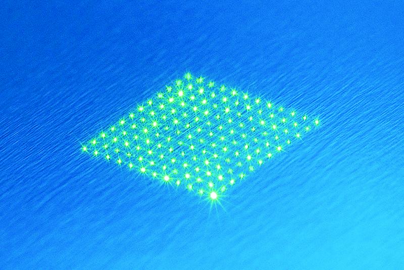 Array of multi-beams for parallelized ultrafast laser processing.