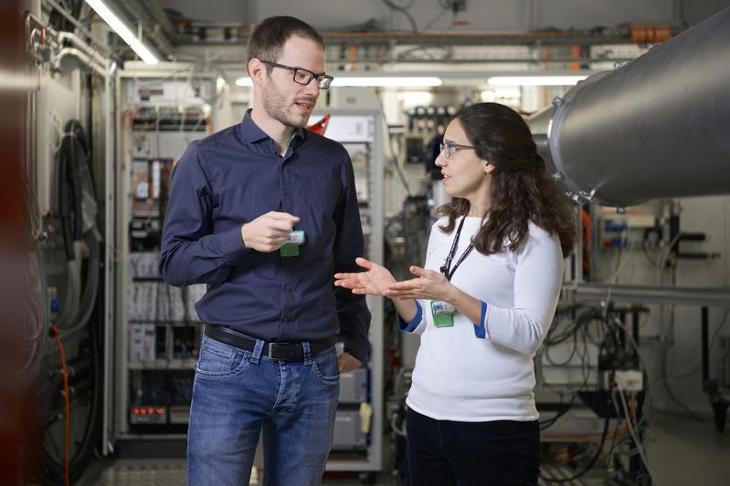 Klaus Wakonig und Ana Diaz haben gemeinsam mit weiteren PSI-Forschenden erstmalig das Prinzip der Fourier-Ptychografie auf die Röntgenmikroskopie übertragen.