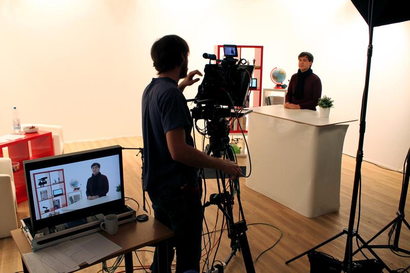 Studiodreh für den Selbstlernkurs „Onlinekurse mit Lernvideos“ des Zentrums für audiovisuelle Produktion der JGU