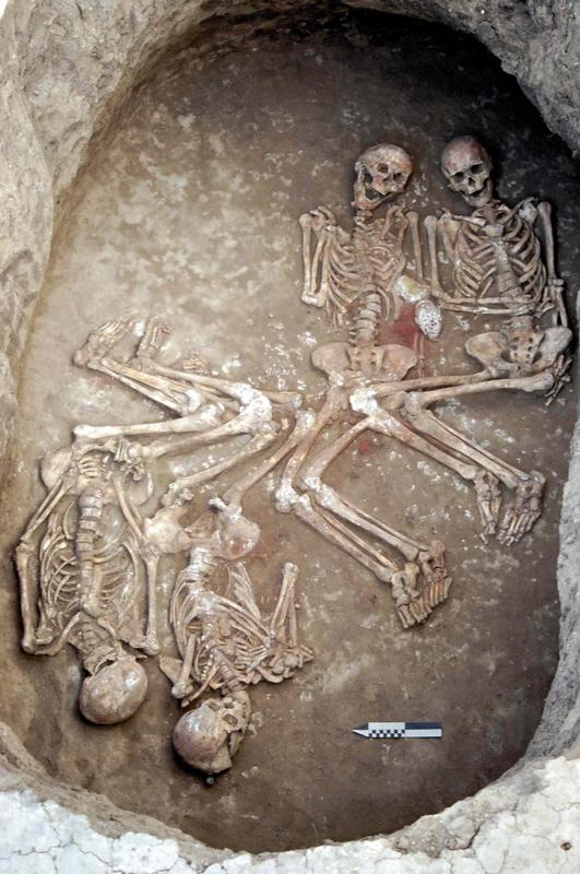 Four-person burial from Yamnaya culture, near the village of Zolotarëvka.
