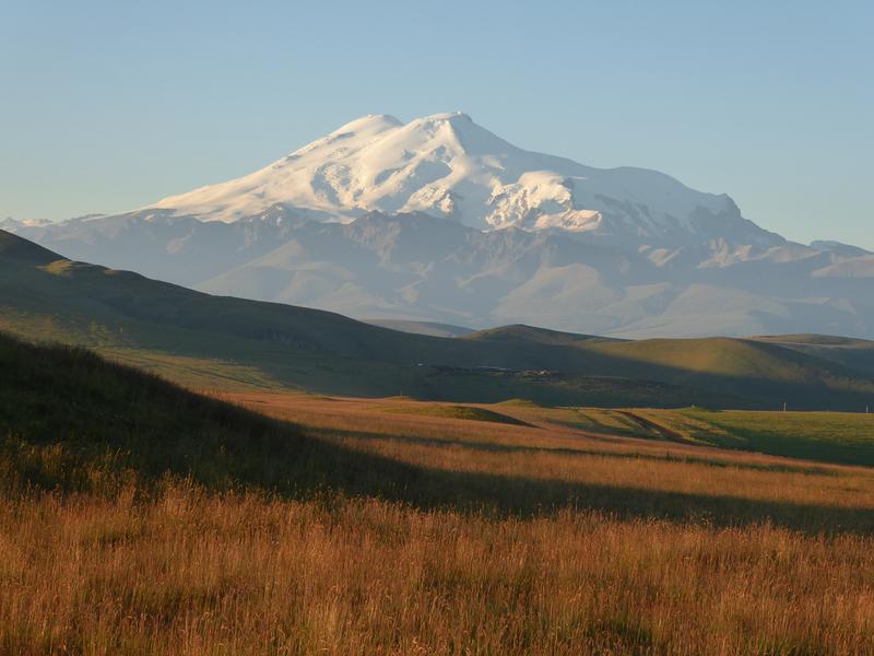 Twin peaks of Mount Elbrus, the highest mountain in the Caucasus (5642 m). 