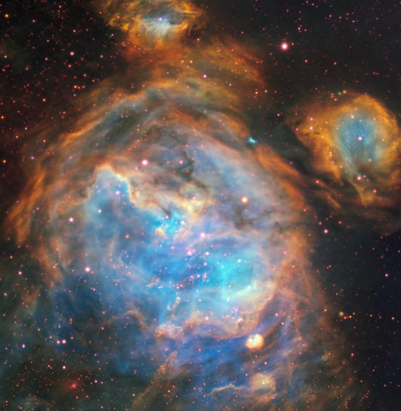 Diese beeindruckende Region neu gebildeter Sterne in der Großen Magellanschen Wolke (GMW) wurde vom Multi Unit Spectroscopic Explorer Instrument (MUSE) am Very Large Telescope der ESO eingefangen.