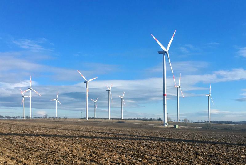 Windturbinen werden mehr und größer. Auch deshalb ist ihr Anteil an der Stromerzeugung in Deutschland bis 2014 auf 9,1 Prozent gestiegen – das entsprach 58,9 Terawattstunden 