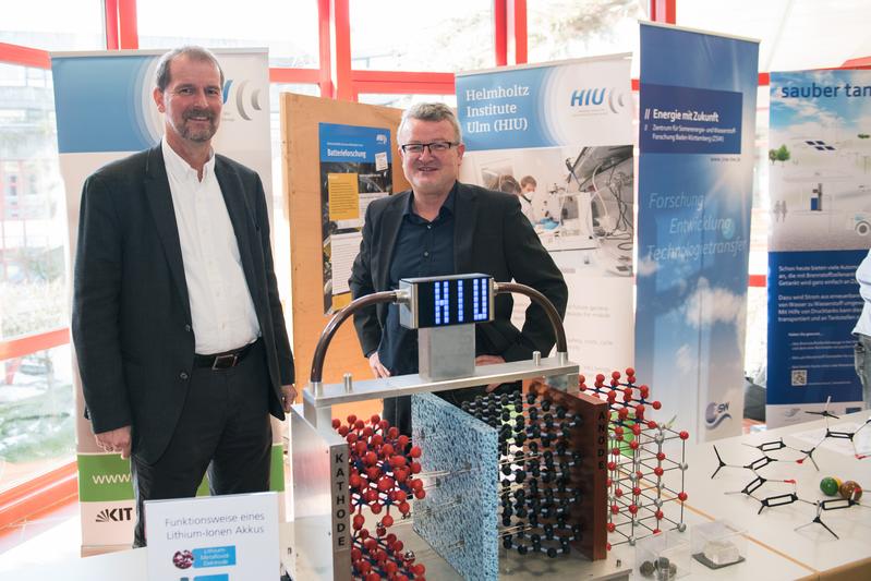 Clustersprecher Prof. Maximilian Fichtner (rechts) und der stellvertretende Sprecher Prof. Axel Groß stellten das neue Exzellenzcluster zur Batterieforschung vor
